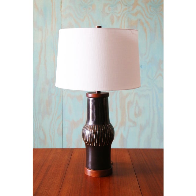 A highly collectable 1960s lamp designed by Jane and Gordon Martz of Marshall Studios in Veedersburg Indiana. These lamps...