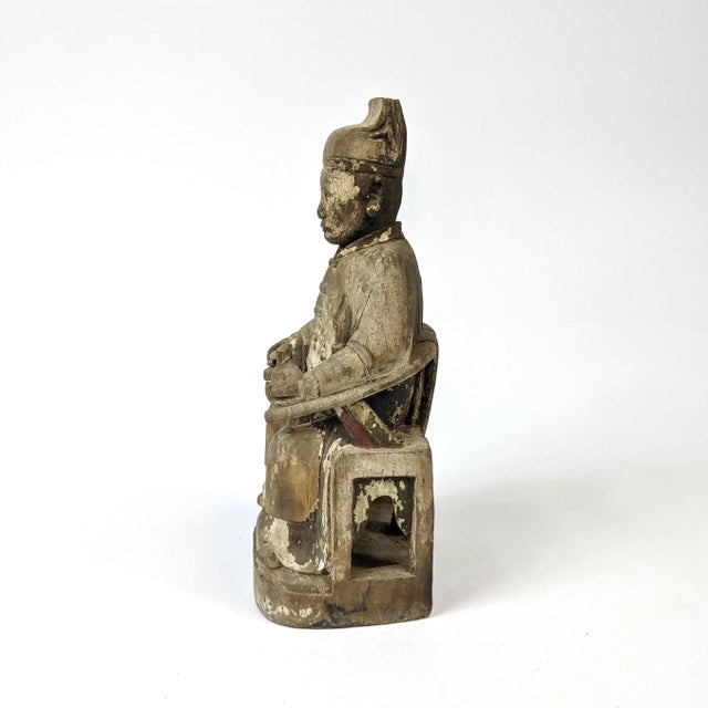 Chinese 18th Century Chinese Wooden Carving of an Ancestor For Sale - Image 3 of 8