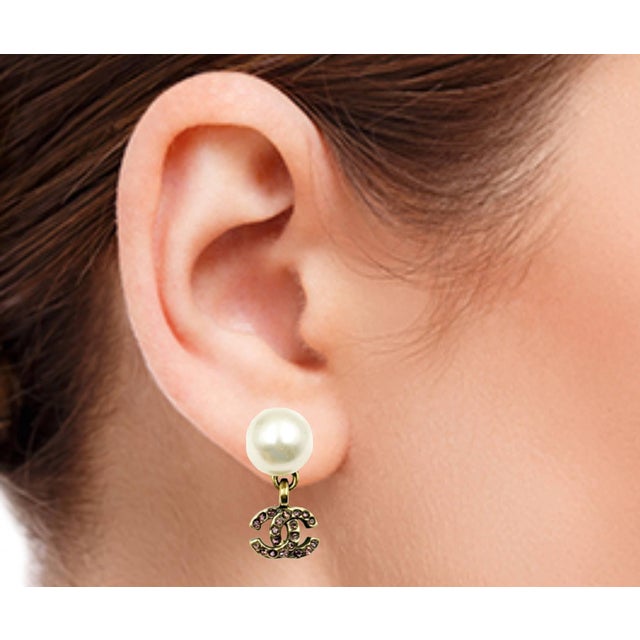 Chanel Vintage Pearl Gold Plated CC Fuchsia Crystal Piercing Earrings * Marked 04 ( Missing one hallmark) * Made in France...