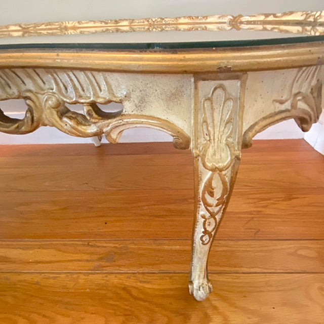 1940s French Provincial Style Kidney-Shaped 5 Leg Coffee Table With Inlaid Marquetry Top and Glass Overlay For Sale - Image 10 of 18