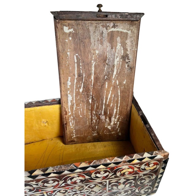 Mid 18th Century Spanish Colonial Faux Tortoiseshell and Mother of Pearl Box For Sale - Image 9 of 10
