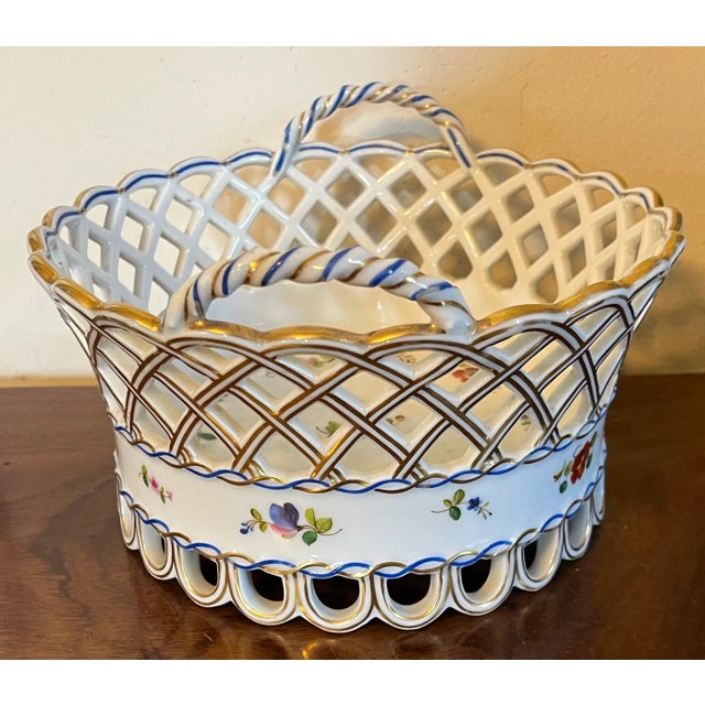 Ceramic Antique Early 19th Century Old Paris Porcelain Reticulated Centerpiece Fruit Basket Decorated With Floral Sprig For Sale - Image 7 of 15