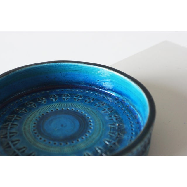 Mid-Century Modern Mid-Century Modern Rimini Blue Ceramic Bowl by Aldo Londi for Bitossi For Sale - Image 3 of 7