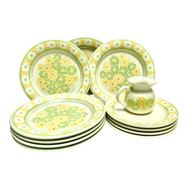 Midcentury Set of Twelve Franciscan Ware Plates For Sale