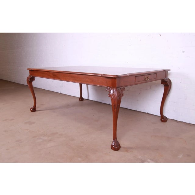 Chippendale Henredon Chippendale Banded Mahogany and Burl Wood Extension Dining Table, Newly Refinished For Sale - Image 3 of 13