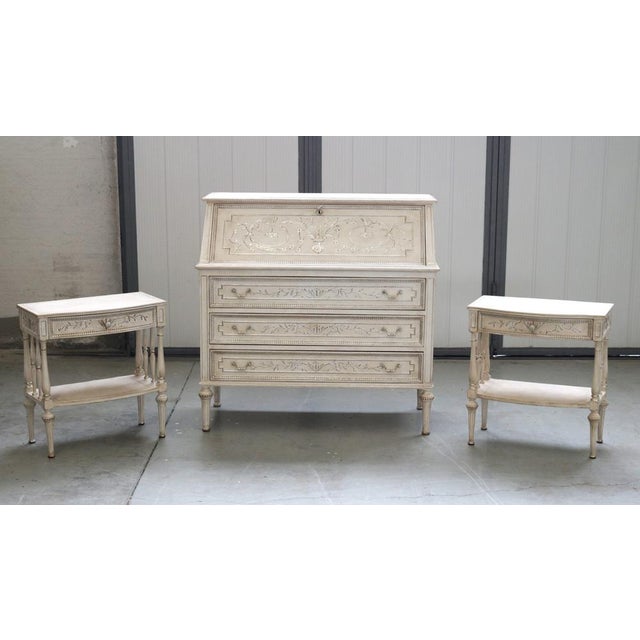 A versatile set for any room, consisting of a bureau and two bedside tables. The drop-leaf cabinet features three drawers...