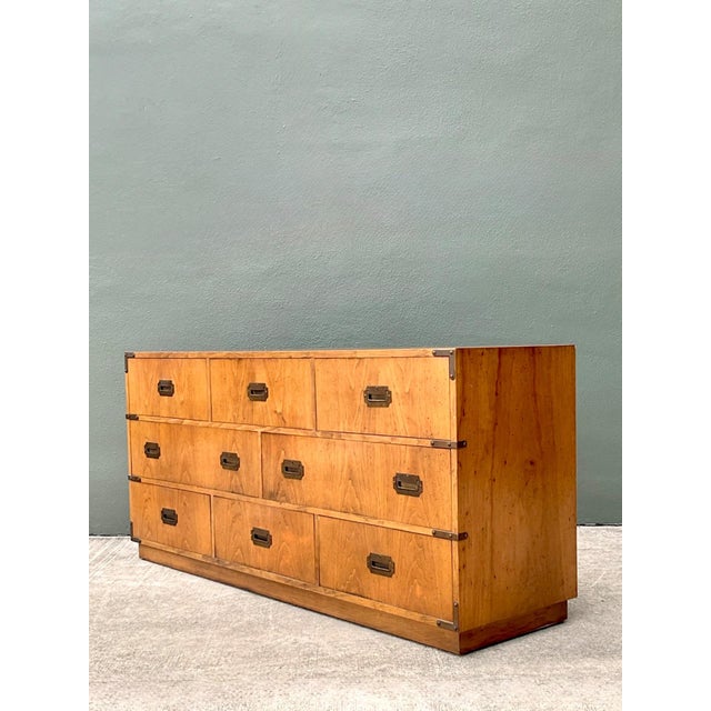 This vintage campaign dresser by the Michigan Furniture Company embodies the timeless sophistication of campaign-style...