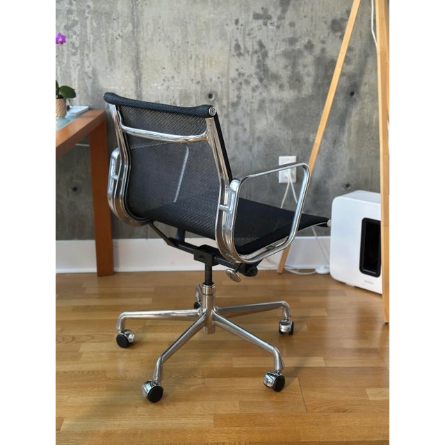 Authentic Eames Aluminum Group Ea335 Task Chair For Sale In San Francisco - Image 6 of 11