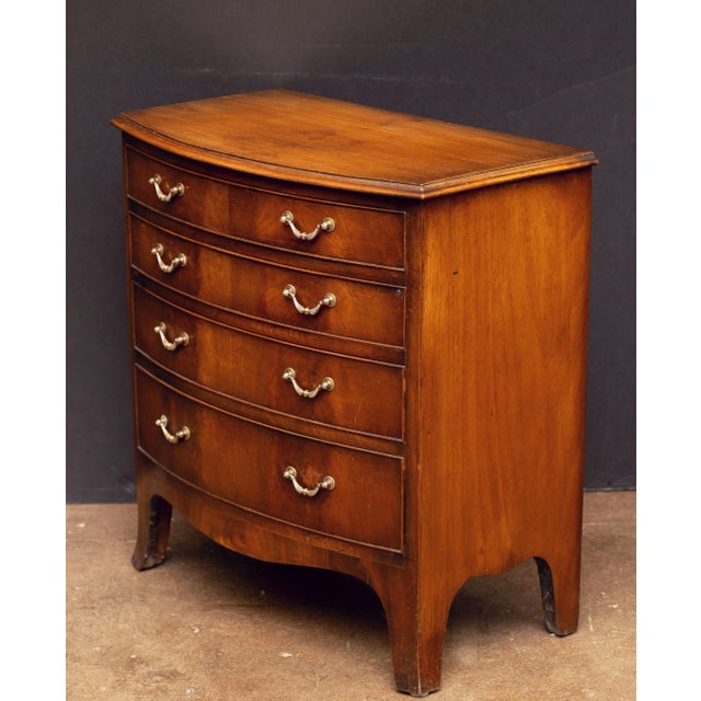 Early 20th Century English Bow Fronted Small Chest of Mahogany With Four Drawers For Sale - Image 5 of 8