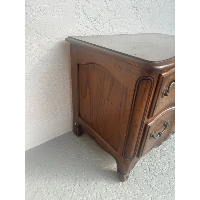 Henredon 1980s Henredon French Provincial Louis XV Carved Oak Nightstand For Sale - Image 4 of 8
