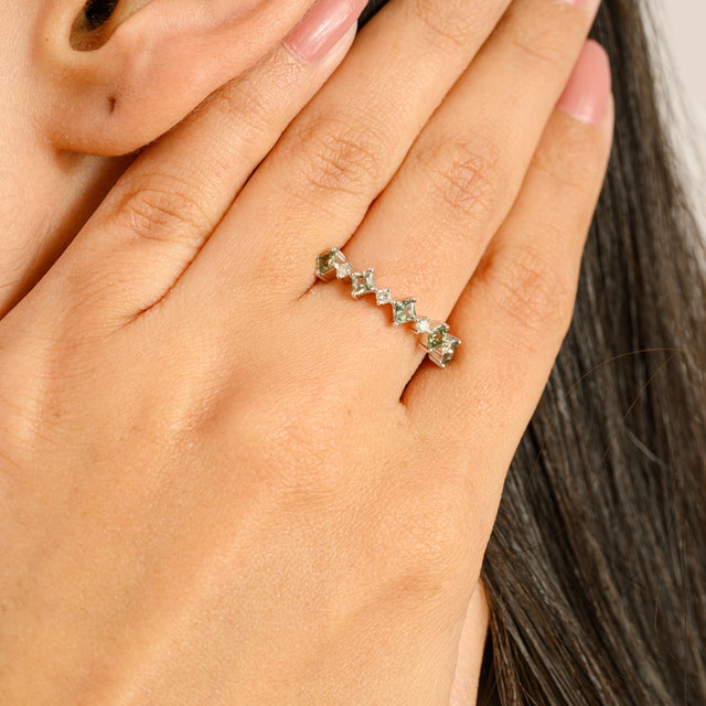 Green Natural Green Sapphire Minimal Gold Stacking Ring Size 7 For Sale - Image 8 of 11