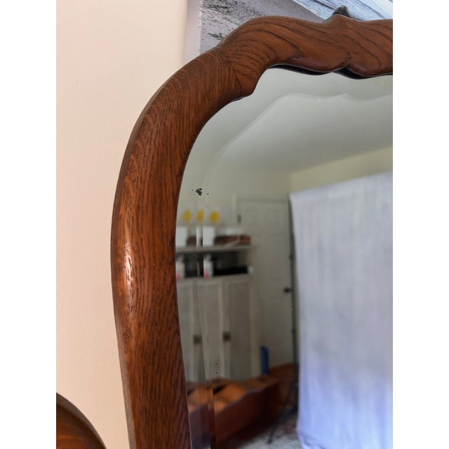 Antique 1900’s Atlas Furniture Co. Tiger Oak Serpentine Dresser With Tilting Beveled Mirror and Bail Pull Handles For Sale In New York - Image 6 of 17