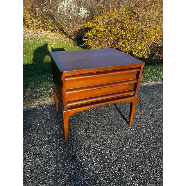 Lane Rhythm walnut wood end table nightstand