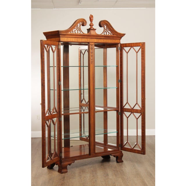 Henkel Harris Henkel Harris Georgian Style Pair of Mahogany Display Case Cabinets For Sale - Image 4 of 12