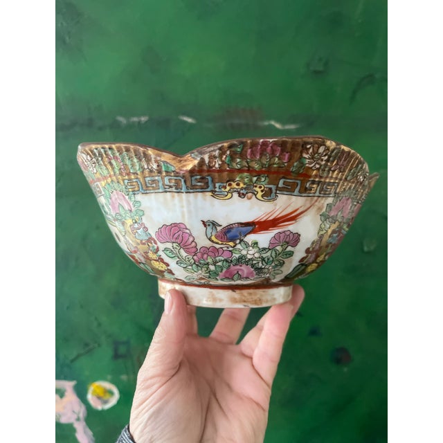 Chinoiserie 1940s Famille Rose Chinese Bowl For Sale - Image 3 of 10