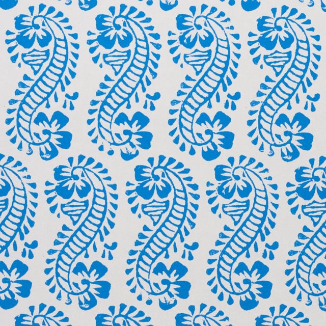 Contemporary Sample - Schumacher x Molly Mahon Lani Wallpaper in Blue For Sale - Image 3 of 6
