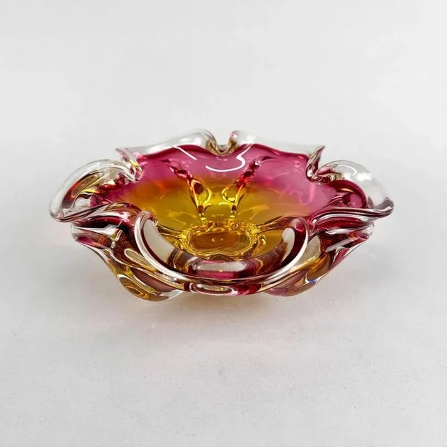 1960s Art Glass Bowl attributed to Josef Hospodka for Chribska Glassworks, 1960s For Sale - Image 5 of 7