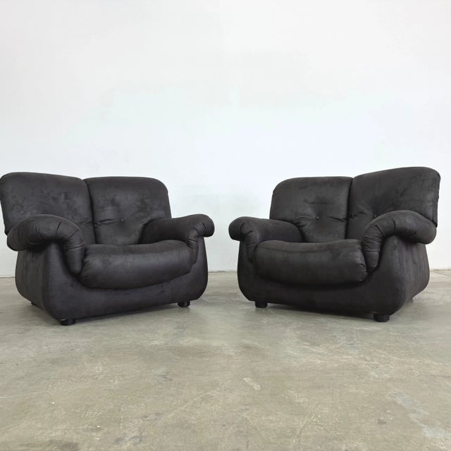 Dimensions: H 31.5” x W 42.5” x D 42.3” x SH 15” Pair of Italian armchairs attr. to PelleRossi, newly upholstered in black...