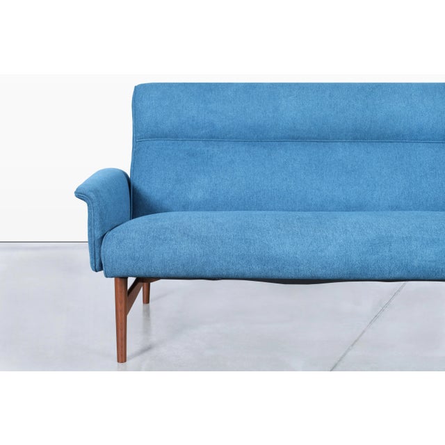 Mid-Century Modern Mid-Century Modern Sculptural Walnut Sofa, 1960s For Sale - Image 3 of 10