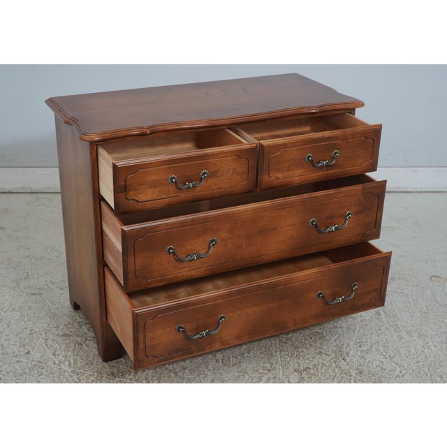 French Country 1990s Ethan Allen 4 Drawer Maple Dresser For Sale - Image 3 of 18