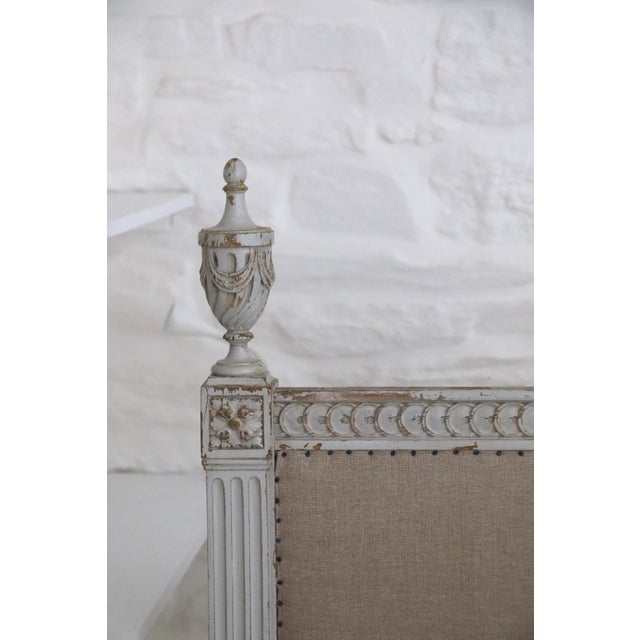 Louis XVI Style Daybed and French Linen For Sale - Image 3 of 14