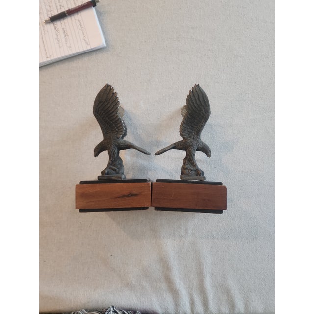 VTG American Bald Eagle Bookends. Wooden Base. For Sale - Image 4 of 6