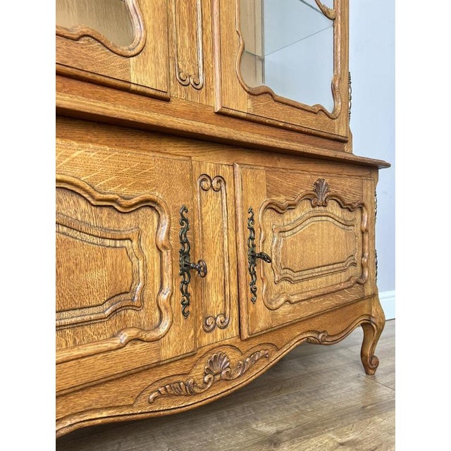 Bookcase Vintage French Louis Xiv Style Oak Glazed Display Cabinet Lot 6490 For Sale - Image 13 of 18