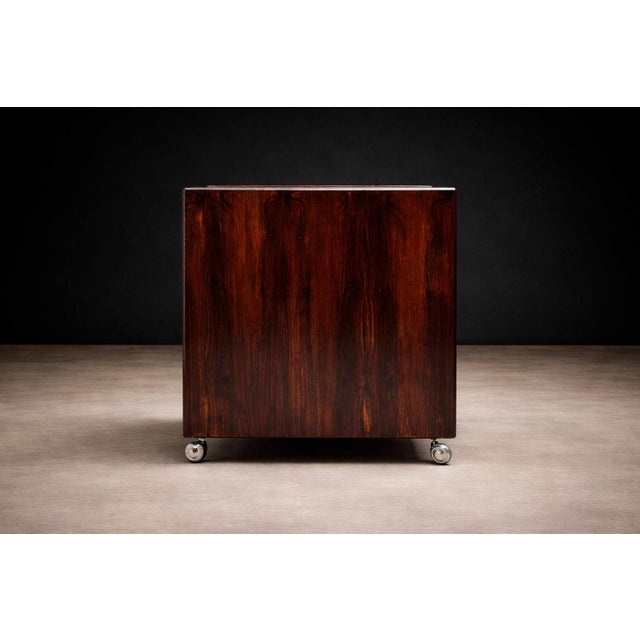 Bar Cart in Brazilian Rosewood (Jacarandá) by Sergio Rodrigues Brazil, 1960s For Sale - Image 13 of 14