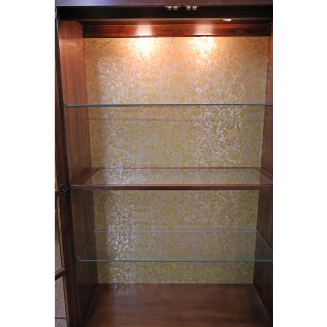 Wood 1970s Pair of John Widdicomb Mahogany Hollywood Regency China Display Cabinets For Sale - Image 7 of 17