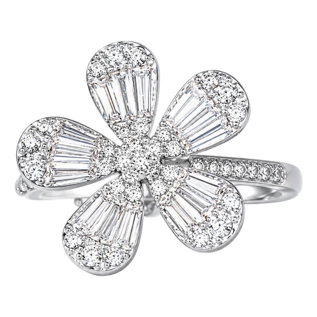 18K White Gold Baguette Diamond Floral 5 Petal Ring Estate For Sale