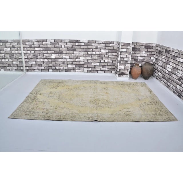 Turkish 1950s Oushak Handknotted Floral Rug For Sale - Image 3 of 10