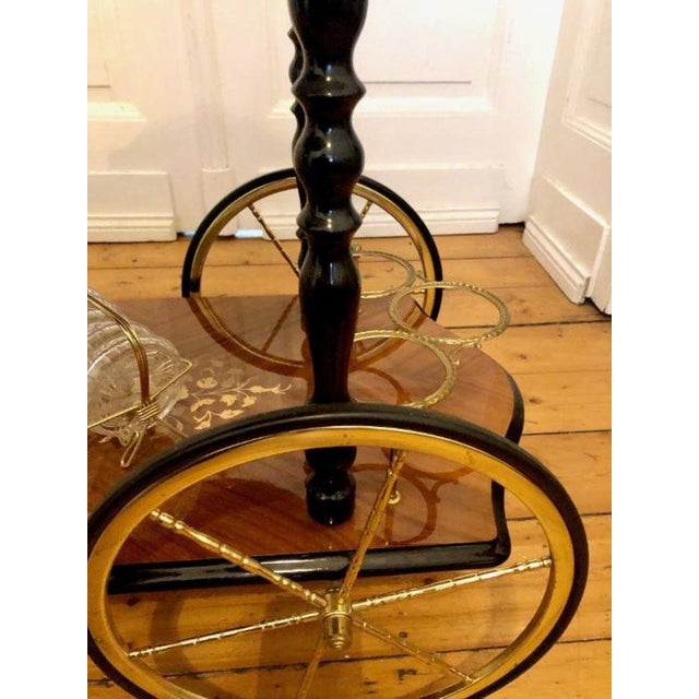 Vintage Colonial Sorrento Farfalla Drop Leaf Serving Trolley with Inlaid Brass Ornaments and Round Hinged Top, 1950s For Sale - Image 11 of 18