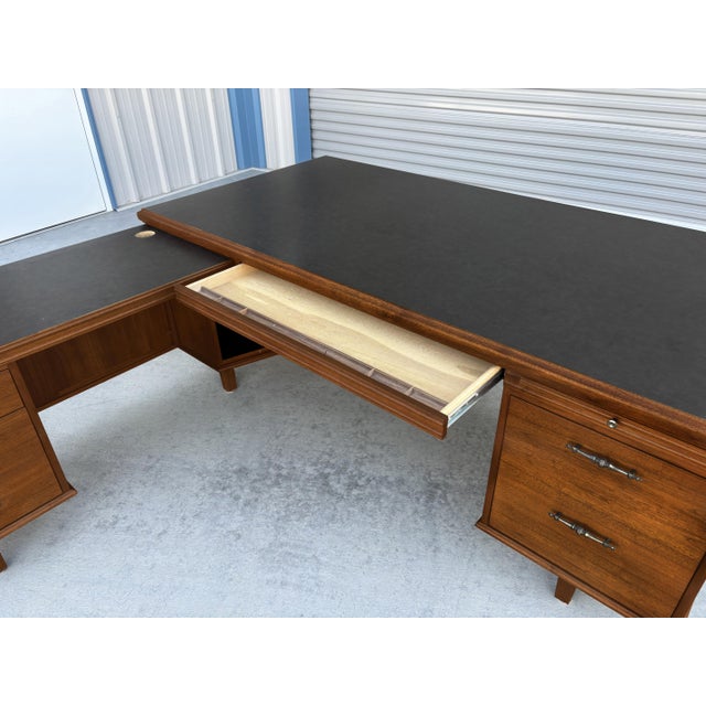 Wood 1960s Mid-Century Modern Walnut L-Shaped Executive Desk With Black Laminate Top For Sale - Image 7 of 16