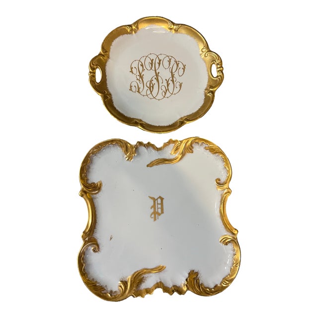 1970s Pair of White and Gold Ceramic Monogrammed Plates For Sale