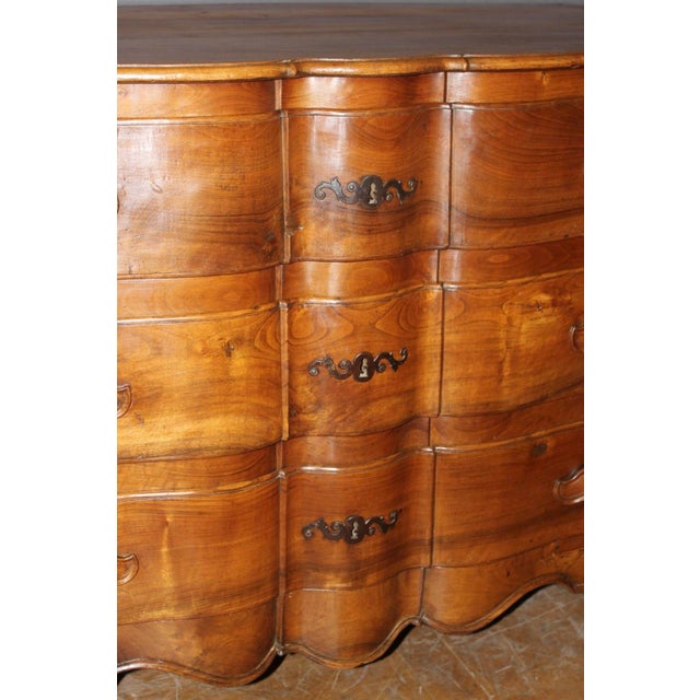 Antique Walnut Crossbow-Shaped Commode, 1750 For Sale - Image 3 of 17