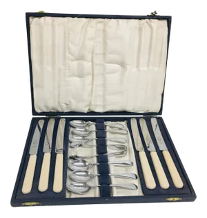 Early 20th Century Antique Sheffield Presentation Knife & Spoon Set With Case - 14 Pieces