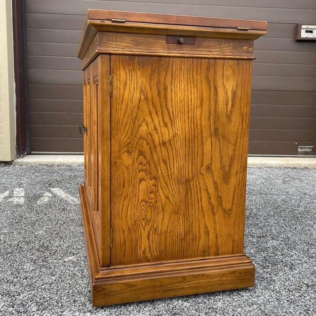 Vintage Henredon Artefacts Traditional Golden Oak Rolling Flip Top Server or Bar Cart For Sale - Image 10 of 11