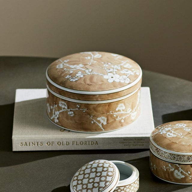 Province Empress Rd Lidded Catchll Box Lg For Sale In Chicago - Image 6 of 6