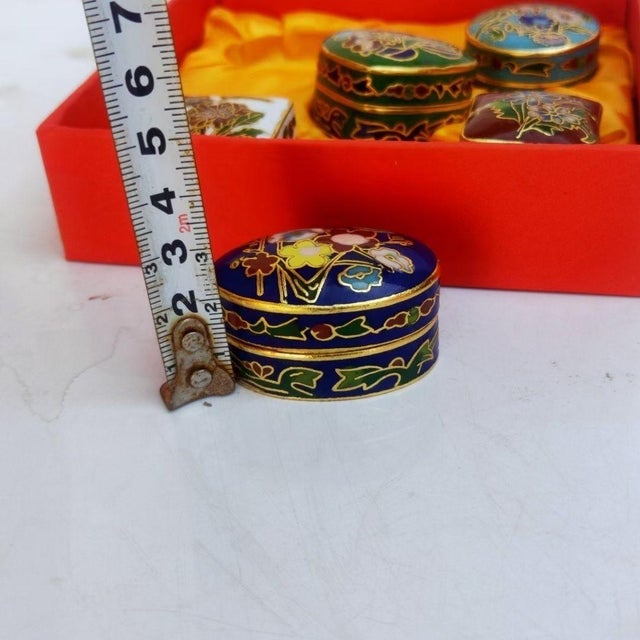 Metal Set of 5 Vintage Cloisonné Enamel Miniature Boxes – Floral Motif, in Presentation Box For Sale - Image 7 of 9