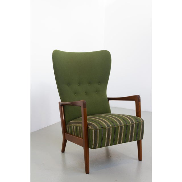Danish Modern Lounge Chair in Beech and Green Wool by Fritz Hansen, 1940s. Cozy Scandinavian Mid-Century Modern highback...