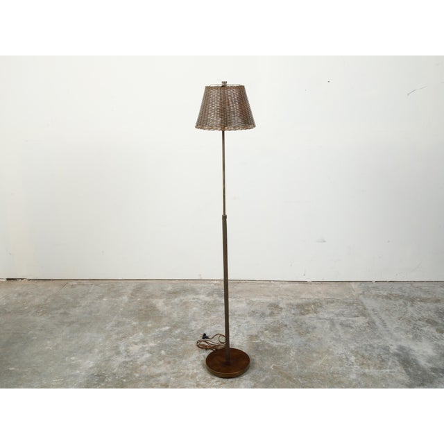 English Mid 20th Century English Woven Basket Single Light Floor Lamp on Circular Base For Sale - Image 3 of 7