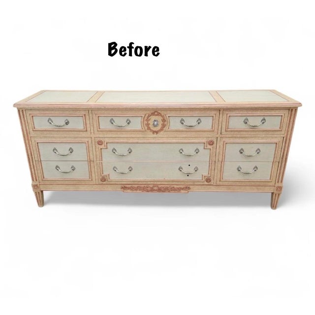 Hollywood Regency 1960s Baker Hollywood Regency Lacquered Dresser in Sweet Coffee With Gold Leaf – 9 Drawer Statement Piece For Sale - Image 3 of 15