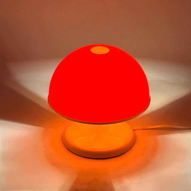Plastic Italian Space Age Mushroom Table Lamp in Orange and White Plastic, 1970s For Sale - Image 7 of 11