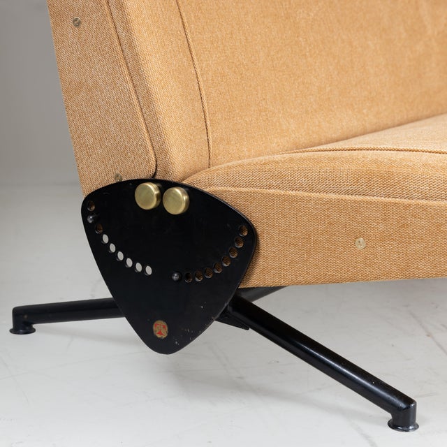 D70 Sofa by Osvaldo Borsani for Tecno, 1970s, in Very Good conditions. Designed 1970 to 1979 I have official proof of...