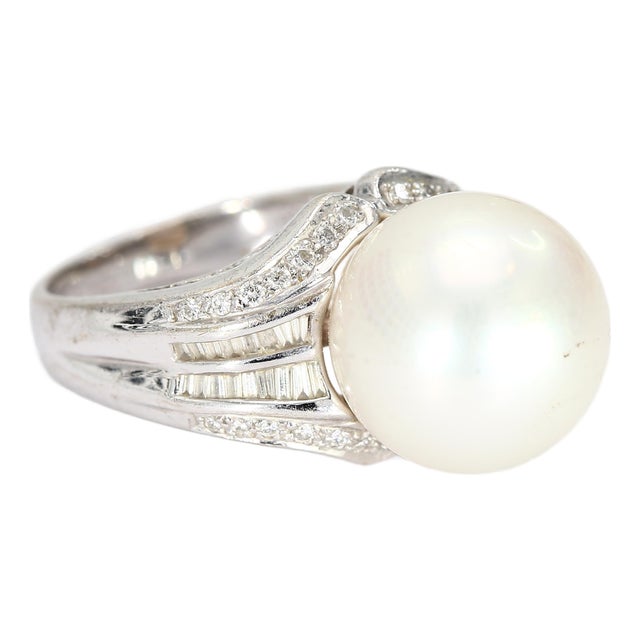 Late 20th Century 18k White Gold Pearl Cocktail Ring With Diamonds, Size 7 For Sale