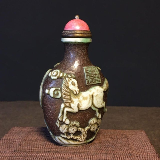 Chinese Vintage Carved Liuli Glass Snuff Bottle - Horse & Pine Motif For Sale - Image 3 of 9