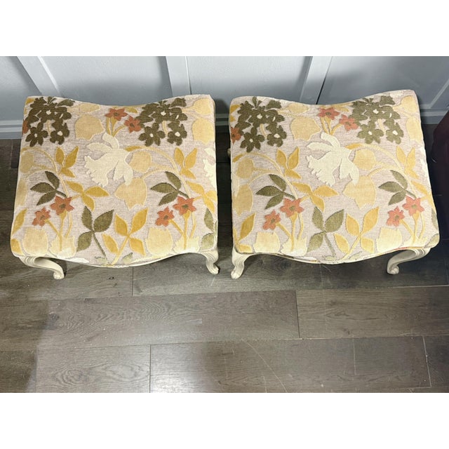 Vintage Louis XV Style French Provincial Lounge Chairs & Ottomans – Shelby Williams Cabriole Leg Set of 4 For Sale - Image 10 of 12