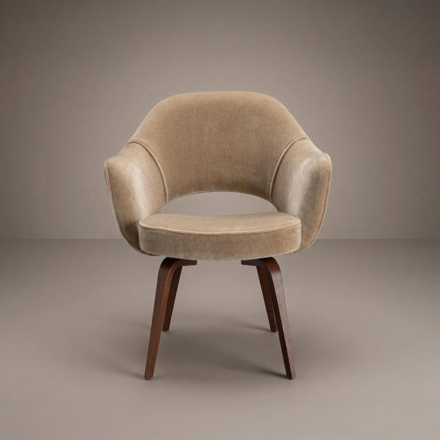 Knoll Knoll Saarinen Executive Arm Dining Chairs in Sand Mohair, Walnut Legs For Sale - Image 4 of 9