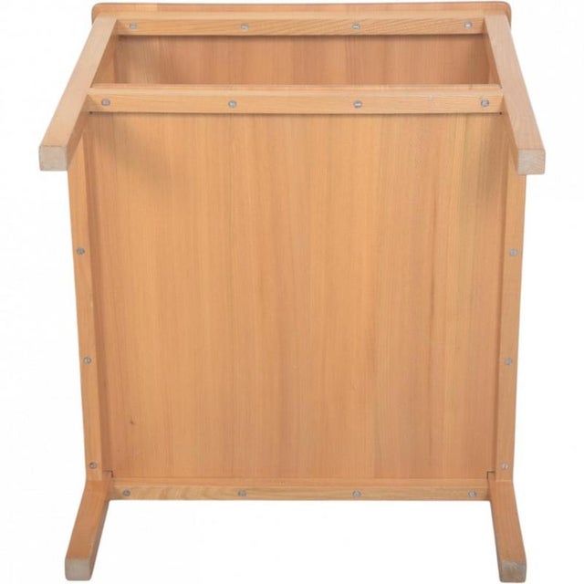 Wood Vintage Side Table in Elm by Kaare Klint, 1970s For Sale - Image 7 of 9