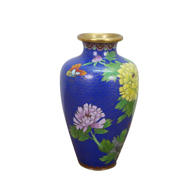 Chinoiserie Early 20th Century Pair of Chinese Cloisonne Cobalt Blue Floral Peonies Butterfly Vases Urns 7" For Sale - Image 3 of 13